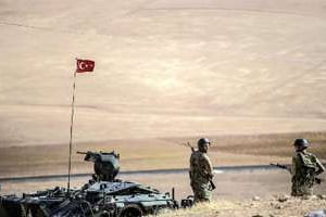 Des soldats turcs, près de la frontière syrienne, le 2 octobre 2014. © AFP