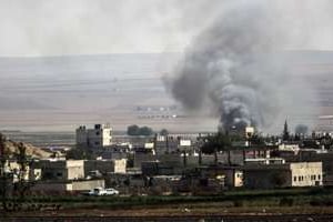 La ville de Kobané en Syrie, visée par des frappes de la coalition, le 3 octobre 2014. © AFP