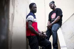 Kilifeu (à g.) et Thiat, dans le quartier de la Médina, à Dakar (le 17 septembre). © Sylvain Cherkaoui pour J.A.