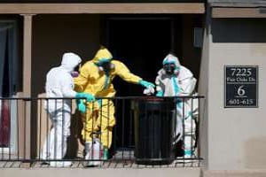 Une société de nettoyage désinfecte l’appartement d’un patient atteint d’Ebola aux États-Unis. © AFP
