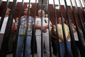 Les détenus russes, ukrainiens et bélarusses, le 4 juin 2012 à Tripoli. © Afp