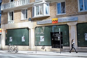 Attijariwafa (ici, une agence parisienne), Banque Populaire et BMCE ont travaillé ensemble pour convaincre les autorités françaises. © Vincent Fournier / JA