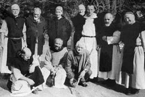 Photo non datée de six des sept moines de Tibhirine, en Algérie, kidnappés et assassinés. © AFP
