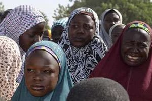 Mères des jeunes lycéennes enlevées par Boko Haram, le 14 avril. © Reuters