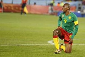 Souffrant d’un genou, Samuel Eto’o n’a pas brillé lors de la dernière Coupe du monde. © Pierre Philippe Marcou / AFP