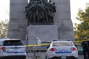 Le Mémorial de la guerre après une fusillade au Parlement, le 22 octobre à Ottawa, au Canada. © AFP