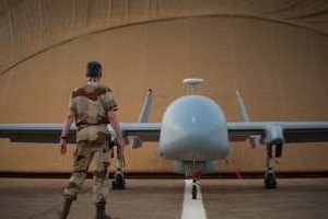 Un drone français à Niamey. © AFP