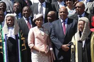 Cyril Ramaphosa (3è à g.), la reine du Lesotho et le Premier ministre Tom Thabane, à Maseru, le 1 © Hlompho Letsielo/AFP