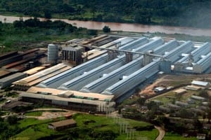 L’usine d’Édéa. Alucam produit 100 000 tonnes d’aluminium au Cameroun, chaque année. © Jean-Pierre Kepseu