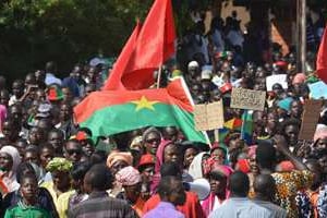 Des manifestants à Ouagadougou pour protester contre le président Compaoré, le 29 octobre 2014. © AFP