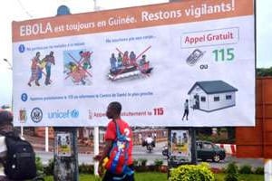 Campagne d’affichage à Conakry. © CELLOU BINANI / AFP