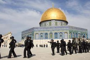 Des policiers israéliens sur l’esplanade des Mosquées à Jérusalem, le 7 février 2014. © AFP