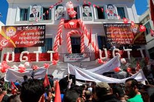 Devant le siège du syndicat, lors de la Fête du travail, le 1er mai, à Tunis. © Yassine Gaidi/Citizenside