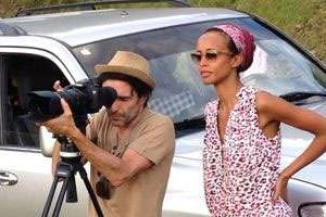 L’ex-miss France Sonia Rolland (dr.) sur le tournage de son documentaire. © Bagan Films