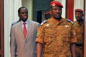 Michel Kafando, le président de transition (g) et le lieutenant-colonel Isaac Zida (d). © AFP
