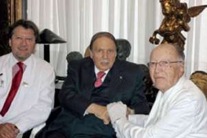 Abdelaziz Bouteflika à la clinique ophtalmologique Barraquer, en septembre 2014 à Barcelone. © DR