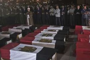 Cérémonie le 19 août 2013 à la mémoire des 25 policiers tués. © AFP