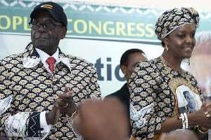 Le président du Zimbabwe Robert Mugabe et sa femme Grace. © AFP