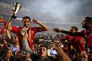 Les joueurs du club égyptien d’Al-Ahly fêtent leur victoire en finale. © AFP