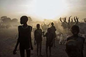 Des enfants de l’ethnie Dinka à Yirol, dans le centre du Soudan du Sud, le 12 février 2014. © AFP