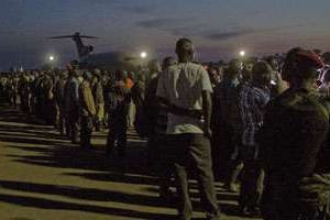 Des ex-rebelles du M23 sur la base d’Entebbe, en Ouganda, le 16 décembre 2014. © AFP