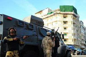 Des policiers dans le centre d’Alexandrie le 28 novembre 2014. © AFP