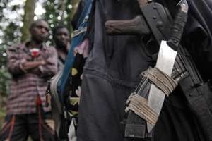 Les armes d’un rebelle des FDLR dans la forêt autour de Pinga, à 150 km au nord-ouest de Goma. © AFP