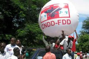 Des sympathisants du CNDD-FDD, le 24 avril 2010 à Bujumbura. © AFP