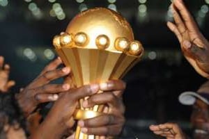 Le trophée qui sera remis au vainqueur de la CAN 2015. © Issouf Sanogo / AFP