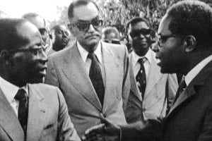 Senghor et Césaire (à dr.) en 1973. © Archives JA