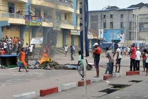 Une rue de Kinshasa pendant les émeutes, le 19 janvier. © AFP
