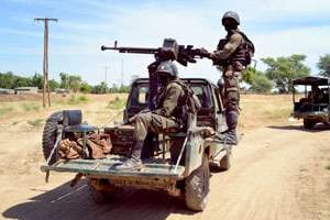 Patrouille camerounaise à amchidé, dans l’Extrême-Nord, en novembre. © Reinnier Kaze/AFP