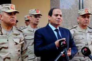 Abdel-Fattah al-Sissi, entouré de généraux, au Caire le 31 janvier 2015. © AFP/Mena