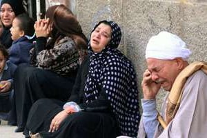 Parents et amis de militants pro Morsi condamnés. © AFP