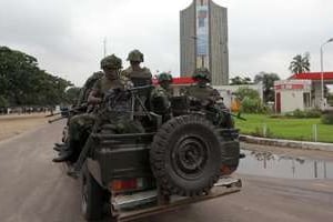 Des soldats de la RDC dans les rues de Kinshasa, le 30 décembre 2014. © AFP