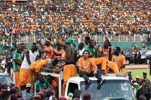 Les footballeurs ivoiriens défilant dans le stade d’Abidjan, le 9 février. © Sia Kambou / AFP