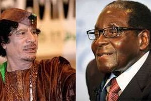 Mouammar Kadhafi et Robert Mugabe. © AFP/Montage JA