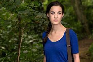 La journaliste Mélanie Gouby dans le Parc des Virunga, en RDC. © Brent Stirton