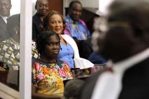 Simone Gbagbo, l’ex-Première dame ivoirienne, dans le box des accusés, le 26 décembre 2014. © AFP