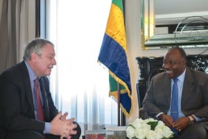 Antoine Frérot (g.), PDG de Veolia, a été reçu par le président Ali Bongo Ondimba. © DCP Gabon/Flickr