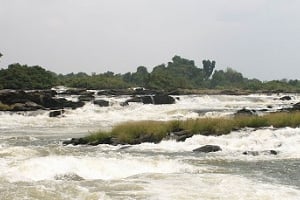 Le fleuve Sanaga sur lequel est construit le barrage de Nachtigal. © DR