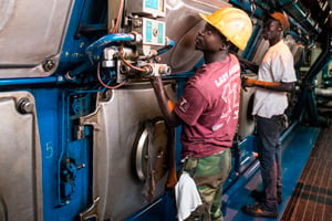 La centrale de Senelec à Bel-Air (Dakar) et ses moteurs fonctionnent au fuel lourd. © Youri Lenquette pour J.A.