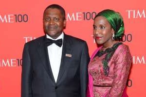 Aliko Dangote, ici avec sa fille Halima au gala 2014 de l’hebdomadaire américain Time, est l’homme le plus riche du continent africain. © Evan Agostini/AP/SIPA