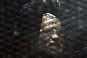 Mohamed Badie, lors de son procès au Caire le 28 février 2015. © AFP/Mohamed el-Shahed