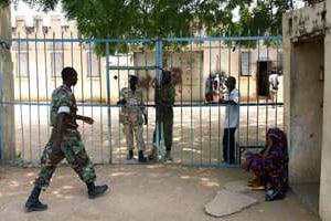 Des gendames tchadiens devant les grilles d’une prison à N’Djamena. © Archives / AFP