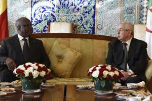 IBK a rencontre le président du Sénat algérien, Abdelkader Bensalah, dimanche 22 mars à Alger. © AFP