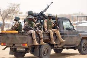 Des soldats nigérians au camp de Kabalewa. © Olatunji Omirin/AFP