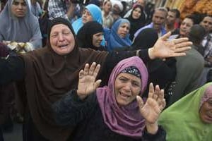 Familles de condamnés à mort au Caire, en février 2014. © Khaled Desouki/AFP/Getty Images