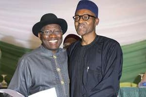 Goodluck Jonathan et Muhammadu Buhari le 26 mars à Abuja. © Ben Curtis/AP/SIPA