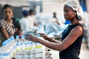 CBC purifie et reminéralise l’eau fournie par la Sénégalaise des eaux. © Sylvain Cherkaoui pour J.A